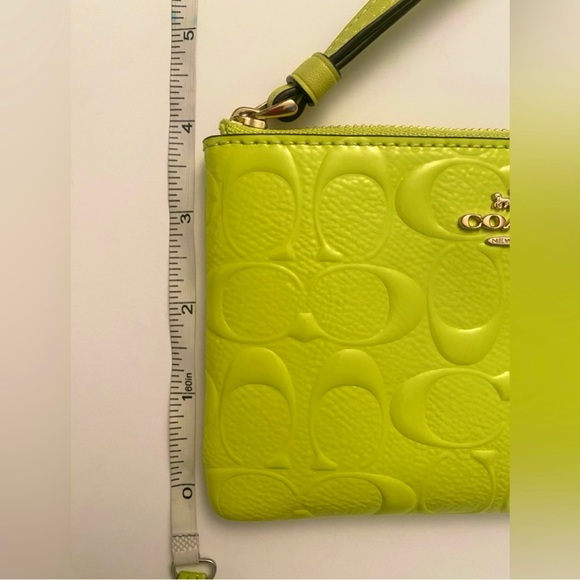 NWOT! Neon Coach Corner Zip Wristlet Embossed - Picture 5 of 9